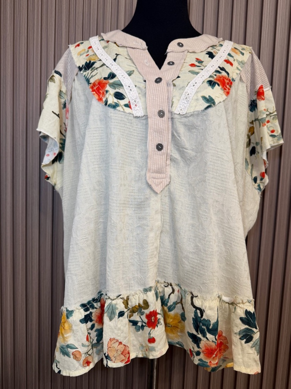 POL Beige Textured Ribbed Short Sleeve Ruffle Hem Relaxed Oversized Top Size S - Picture 4 of 14